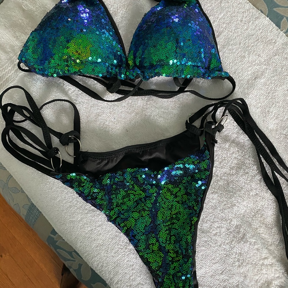 2-piece - Picture 2 of 5